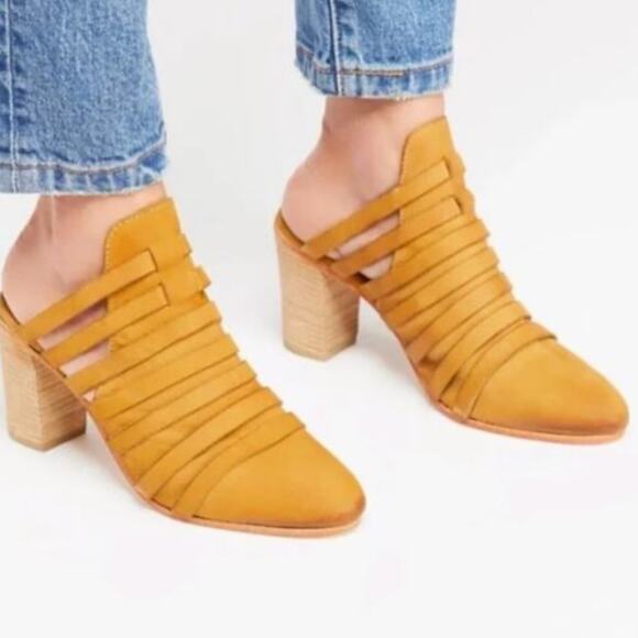 Free People Shoes - Free People Byron Strappy leather Mules size 39 8.5